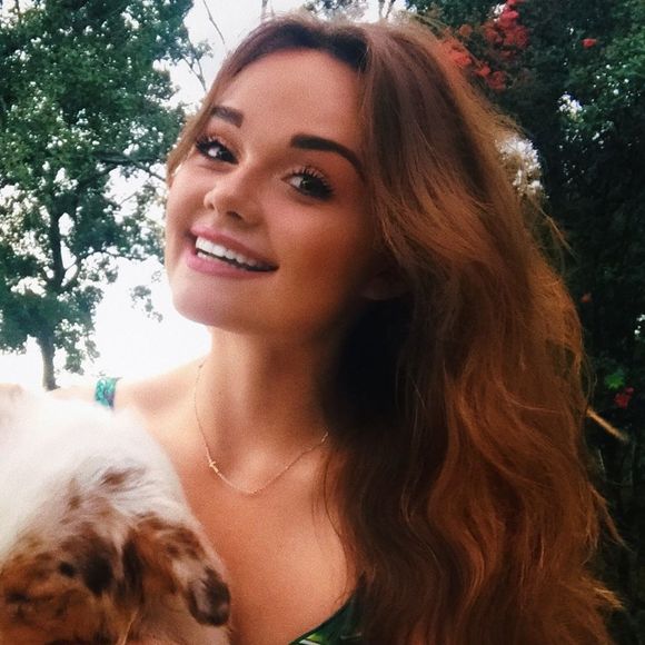 Meet your Posher, Aubrey - Picture 2 of 2